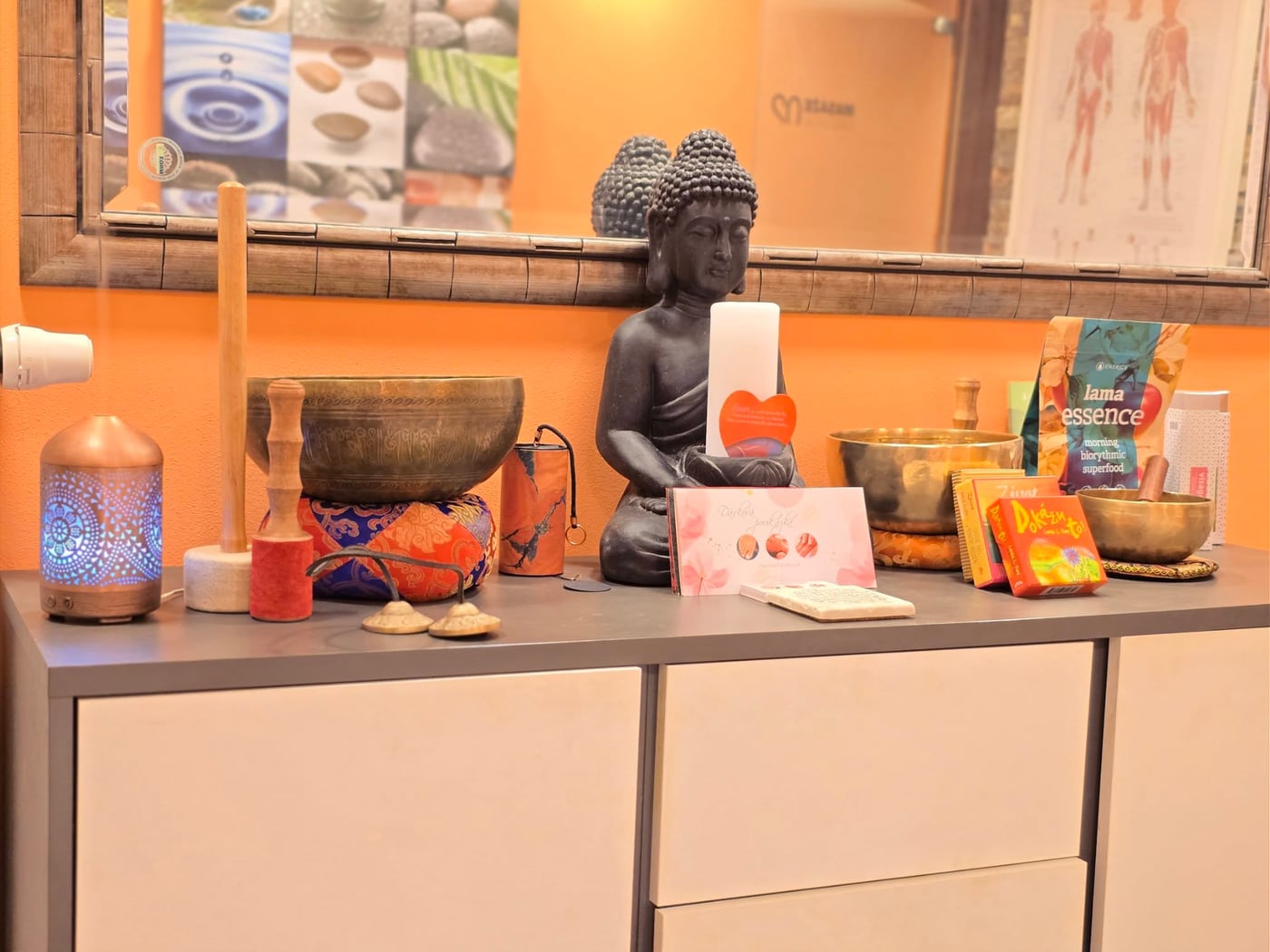 Still life in the Hotel Vista salon – singing bowls and Energy products, Brno